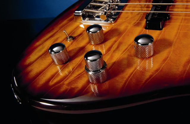 blank Pick-up blending is handled by a pan pot rather than two separate volume controls